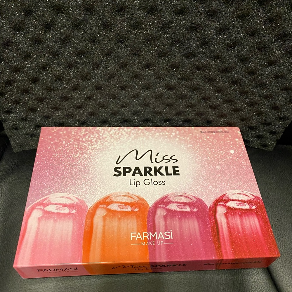 Farmasi Makeup sparkle Lip gloss